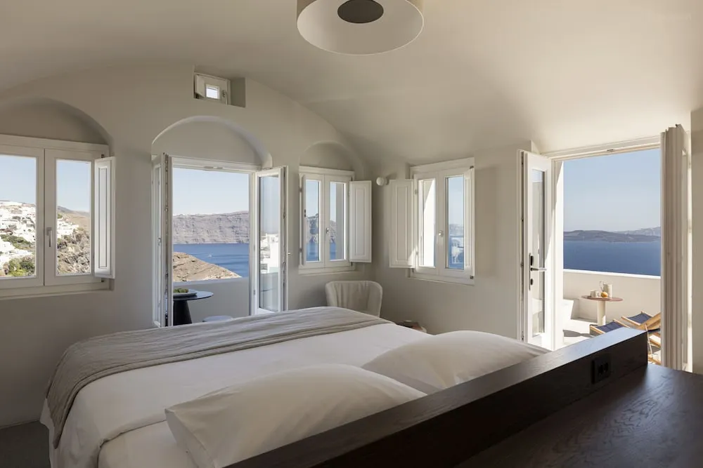Canaves Oia Suites